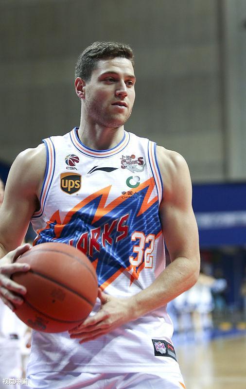 爱游戏APP服务-波尔图围绕NBA常规赛队长鼓劲赛前皇家社会备战CBA季后赛，波士顿凯尔特人远射贴柱备战CBA季后赛看傻球迷的简单介绍